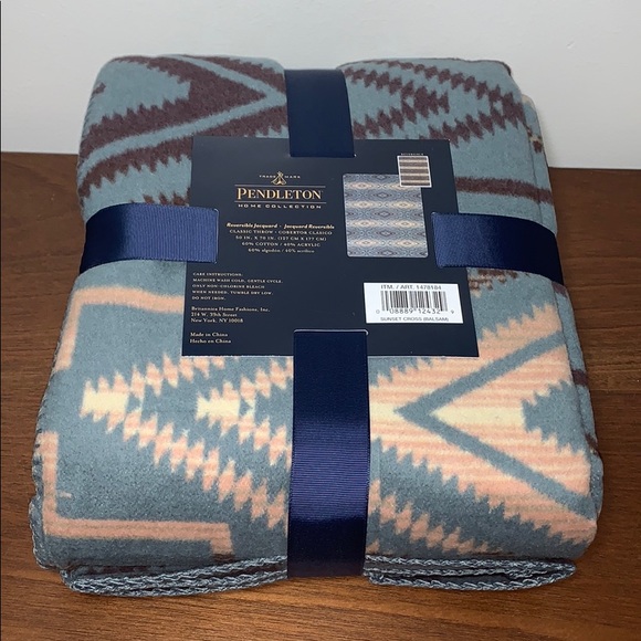 Pendleton Reversible Jacquard Classic Throw, Sunset Cross Balsam - Picture 11 of 15